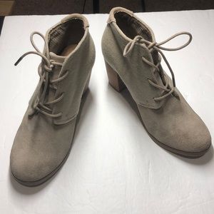 Toms tan heeled lace up booties size 9